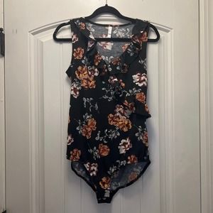 NWT Xhilaration 90s Remix Collection Women’s Ruffle V Neck Floral Bodysuit‎ Sz M